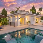Villa Vacation Marbella I Ava, Private Heated Pool, Rooftop Hot Tub, Sauna, Luxury Interior, Close To Golfs, Beaches And Puerto Banus Estepona