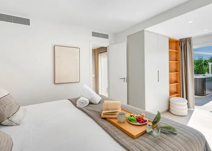 Villa Vacation Marbella I Ava, Private Heated Pool, Rooftop Hot Tub, Sauna, Luxury Interior, Golf And Sea Nearby *