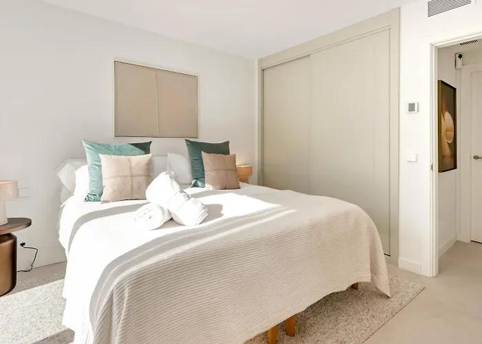 Villa Vacation Marbella I Ava, Private Heated Pool, Rooftop Hot Tub, Sauna, Luxury Interior, Golf And Sea Nearby Estepona