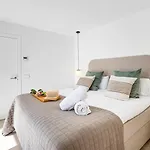 빌라 Vacation Marbella I Ava, Private Heated Pool, Rooftop Hot Tub, Sauna, Luxury Interior, Close To Golfs, Beaches And Puerto Banus *