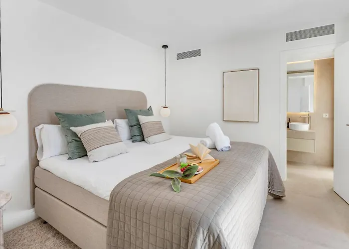 Villa Vacation Marbella I Ava, Private Heated Pool, Rooftop Hot Tub, Sauna, Luxury Interior, Golf And Sea Nearby