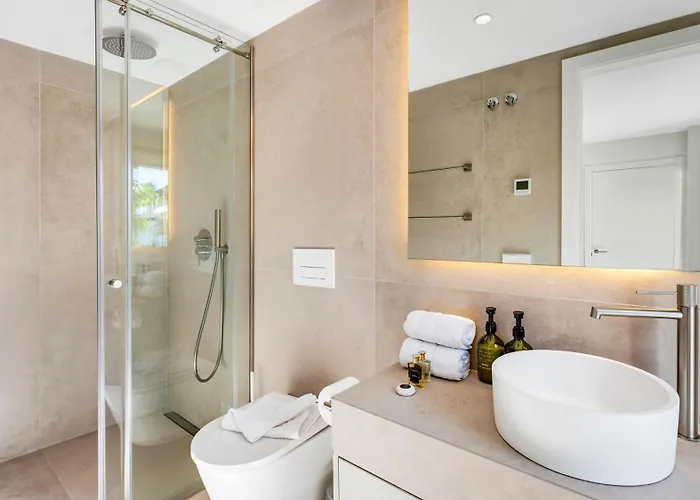 Villa Vacation Marbella I Ava, Private Heated Pool, Rooftop Hot Tub, Sauna, Luxury Interior, Golf And Sea Nearby